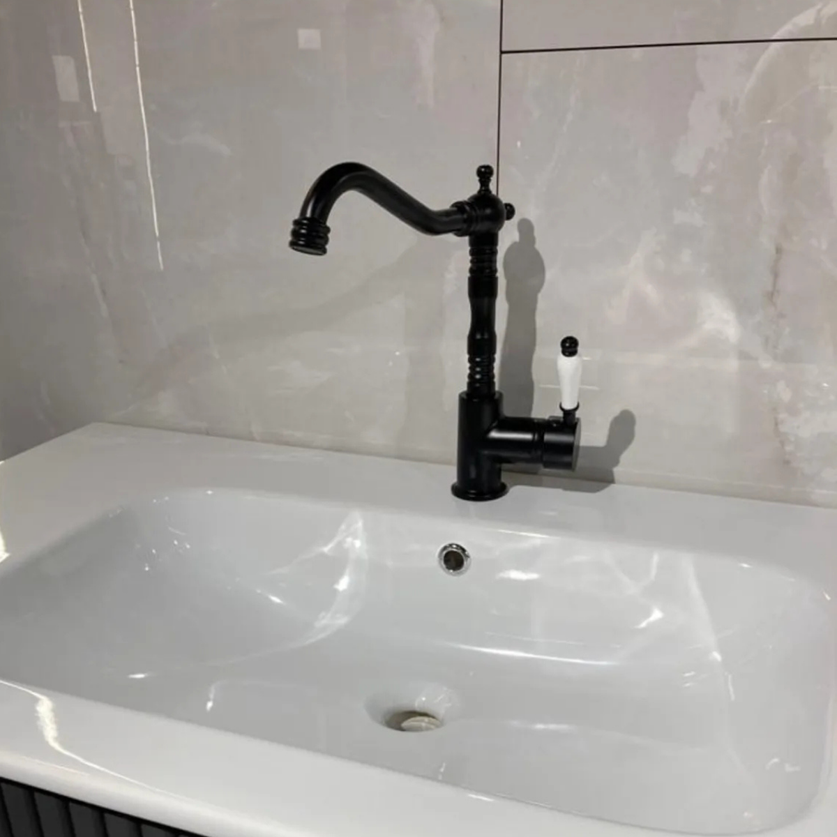 Siyah Evye Bataryası Porselen Kollu