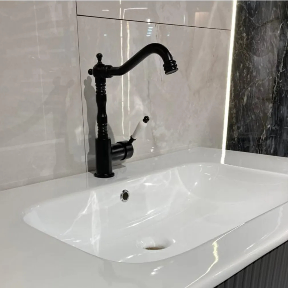 Siyah Evye Bataryası Porselen Kollu