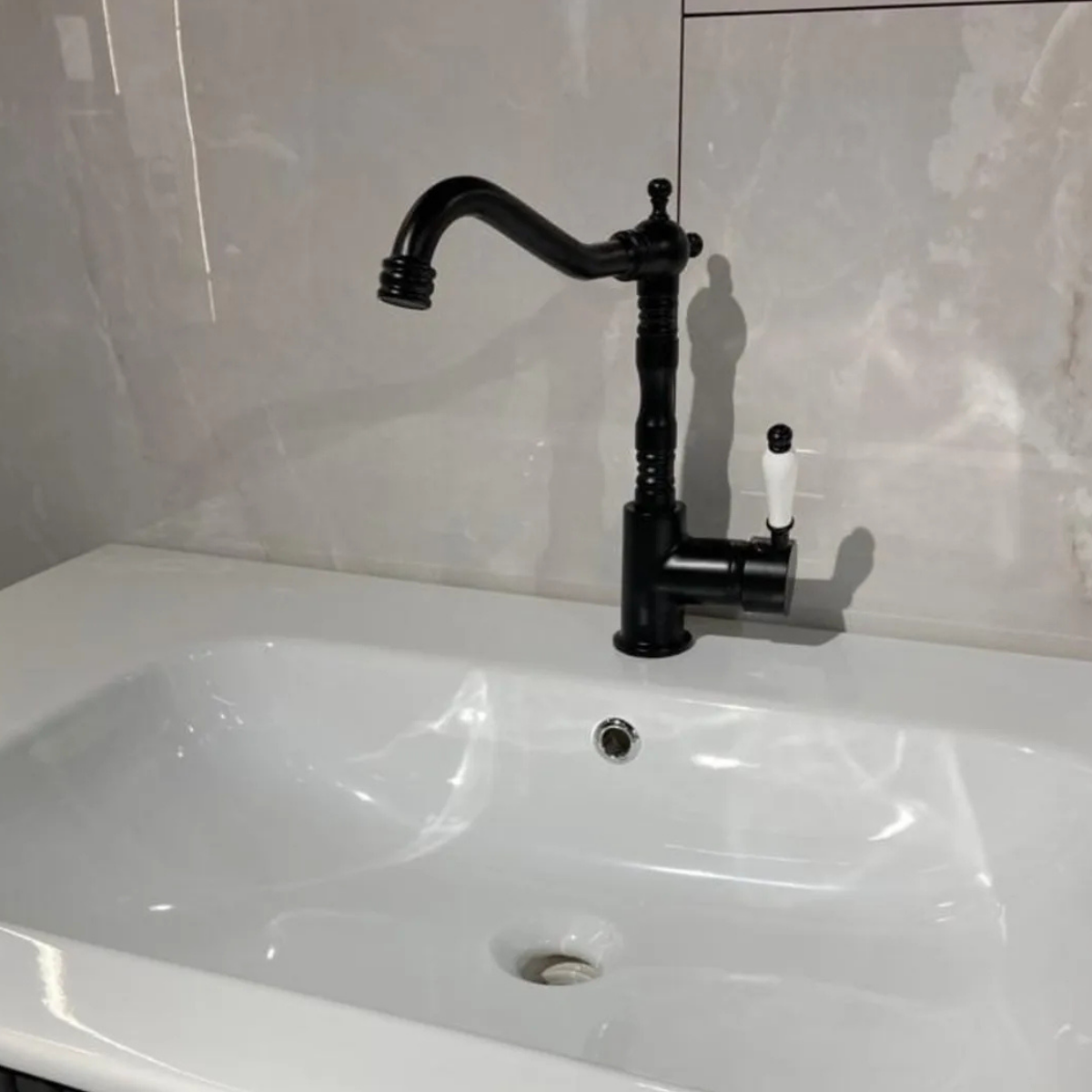 Siyah Evye Bataryası Porselen Kollu